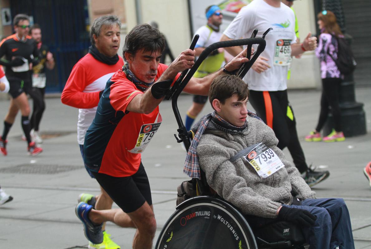 José Manuel Roas, y su hijo Pablo, en la media maratón de Sevilla