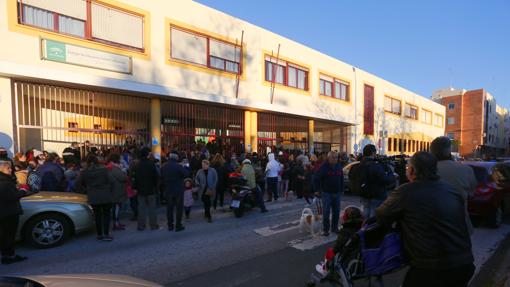 La puerta de un colegio