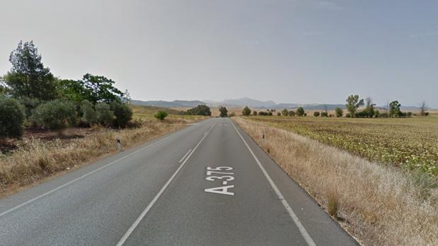 El accidente ha tenido lugar en el kilómetro 38 de la carretera A-375, entre Montellano y Puerto Serrano