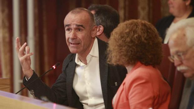 El concejal delegado de Hábitat Urbano, Cultura y Turismo, Antonio Muñoz, en el pleno de este viernes