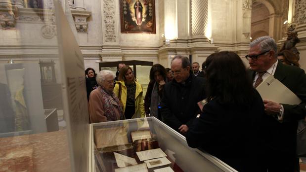 Monseñor Asejo hoy en la inaguración de la muestra