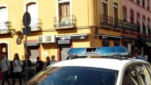 La Policía denuncia el alquiler ilegal de varios balcones para Semana Santa en Sevilla