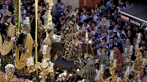 Esplendoroso Domingo de Ramos en Sevilla