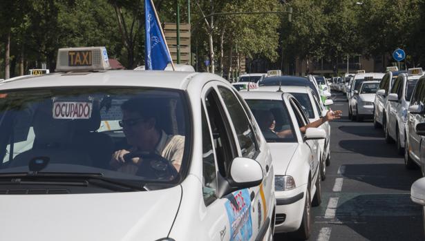 Manifestación de taxistas en Sevilla