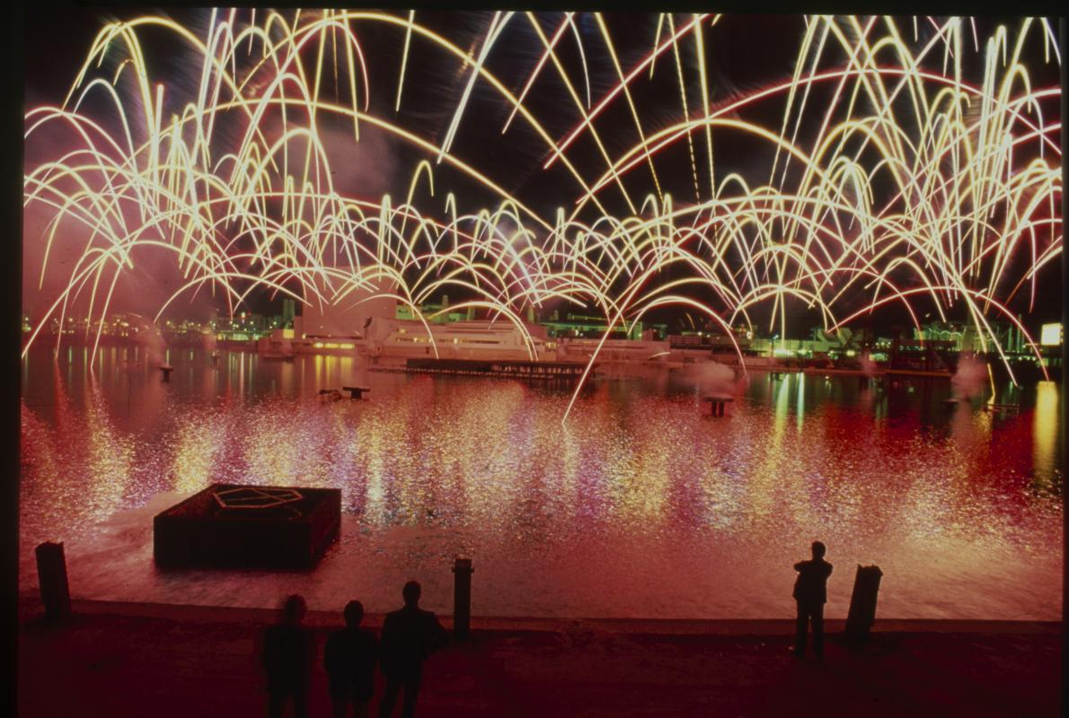 Las banderas de la Expo '92 de Sevilla y la de España ondearon en La Cartuja desde el 20 de abril de 1992