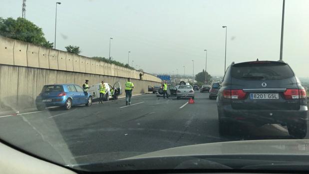 Colisión entre dos vehículos en la A-49