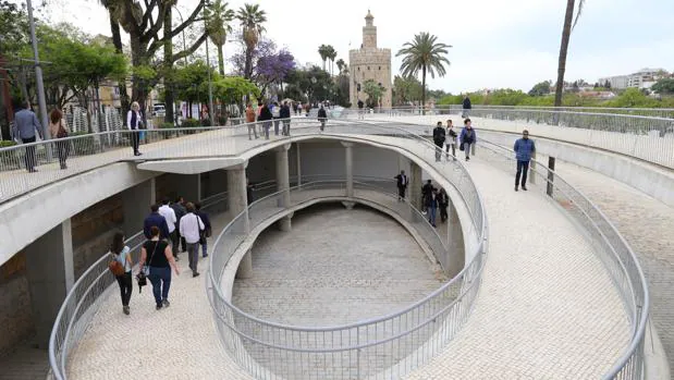 Retiran la valla de Marqués de Contadero tras acabar la obra del centro de recepción de turistas