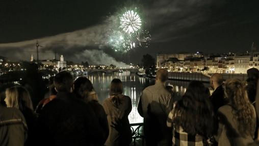 Los fuegos artificiales desde el puente de Triana