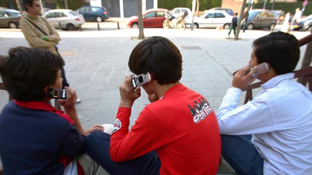 El uso del teléfono móvil es cada vez más frecuente entre los preadolescentes sevillanos