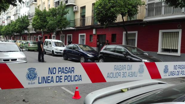 Hallan el cadáver de una mujer con heridas de arma blanca en una vivienda del barrio de San José Obrero