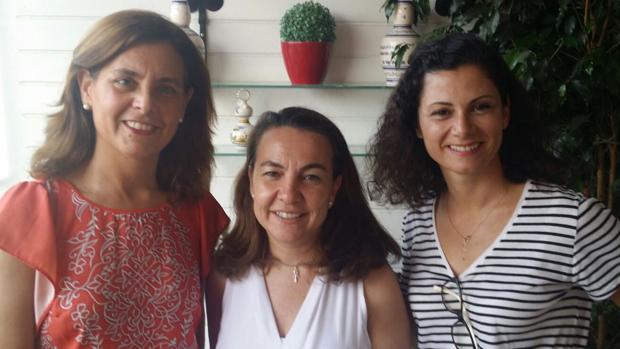 De izquierda a derecha, Emilia Rosales, Begoña Escribano y María Enrile, fundadoras de la asociación