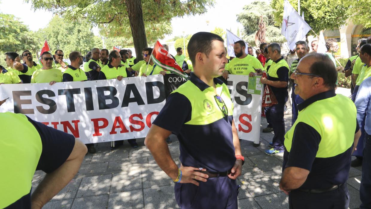 Concentración de los estibadores del Puerto de Sevilla