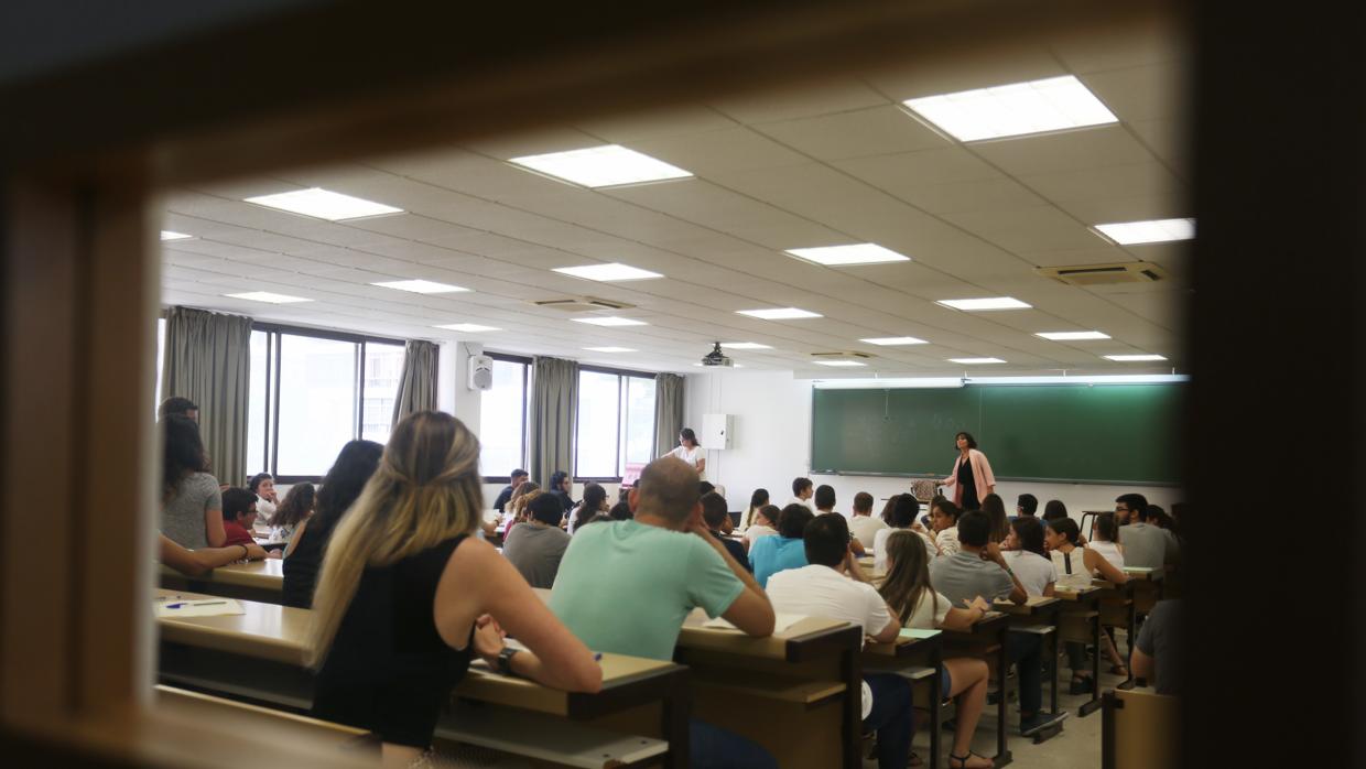 Alumnos en un aula de la Escuela de Ingeniería Informática