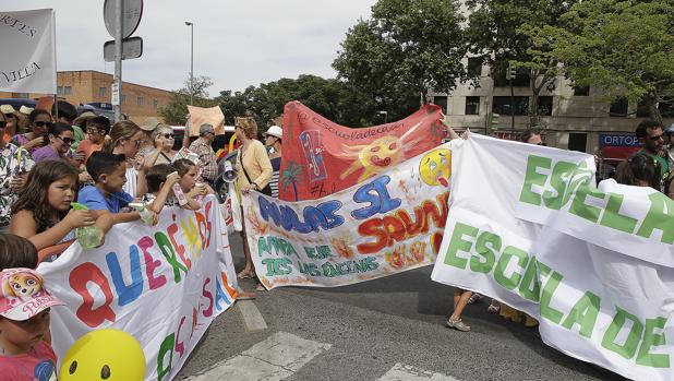 Reciente protesta de alumnos y padres contra el calor en las aulas