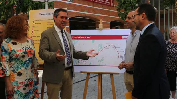 Juan Espadas presenta el proyecto de línea rápida de bus