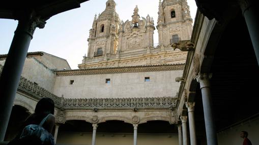 Interior de la Casa de las Conchas de Salamanca, entregada por el impuesto de Sucesiones