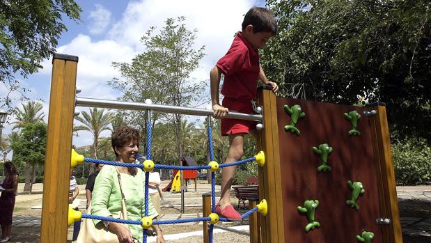 Parque infantil en la avenida de la Buhaira