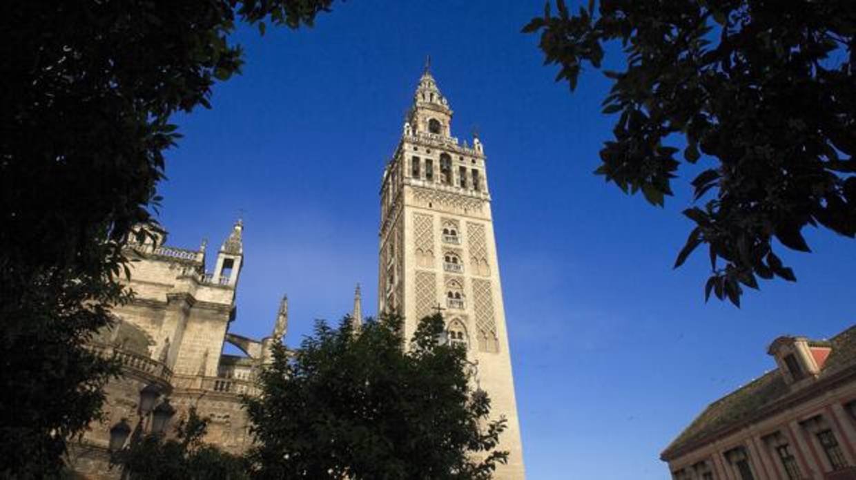 Imagen de la Giralda a primera hora de la mañana