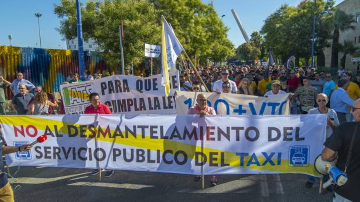 La manifestación partió de la Isla de la Cartuja con dirección al Parlamento