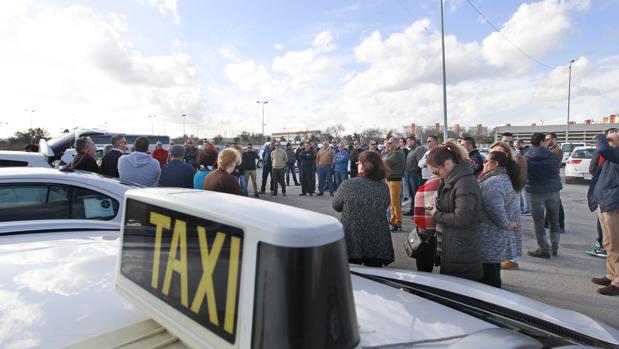 La nueva patrulla contra el fraude a turistas denuncia a seis taxistas en diez días