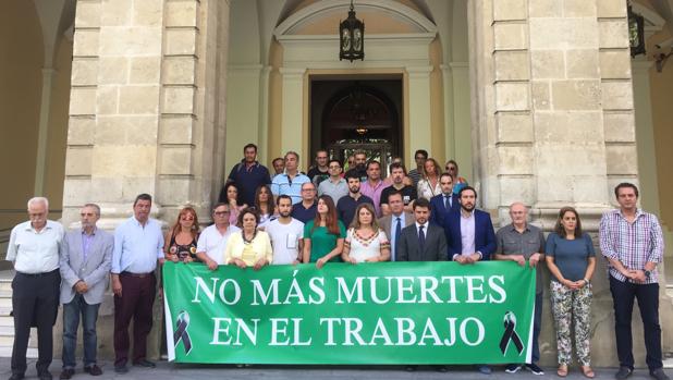 Investigan si el trabajador muerto en Morón mientras asfaltaba una carretera sufrió un golpe de calor