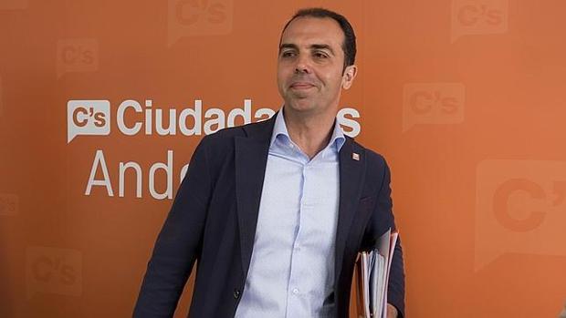 Javier Millán (Ciudadanos): «El Ayuntamiento de Sevilla es el camarote de los hermanos Marx»