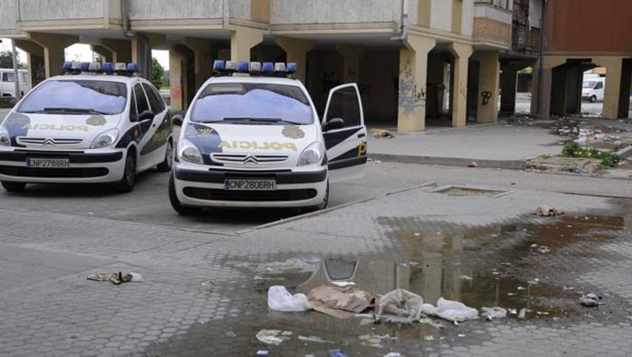 Patrulleros de la Policía Nacional en las Tres Mil Viviendas