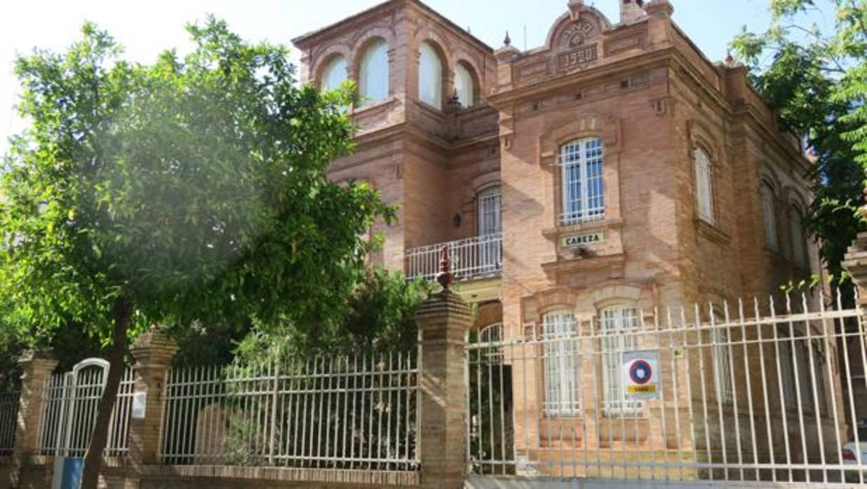 Edificio de estilo regionalista en el barrio de Nervión