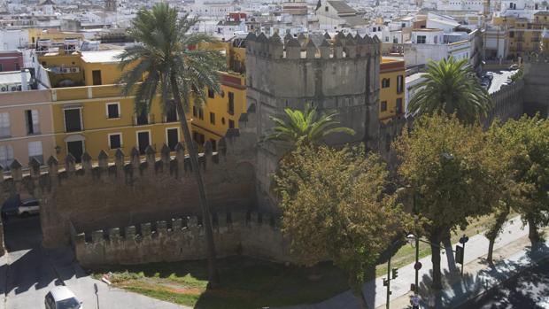 Herido un hombre tras tropezar y caer al foso de la muralla de la Macarena