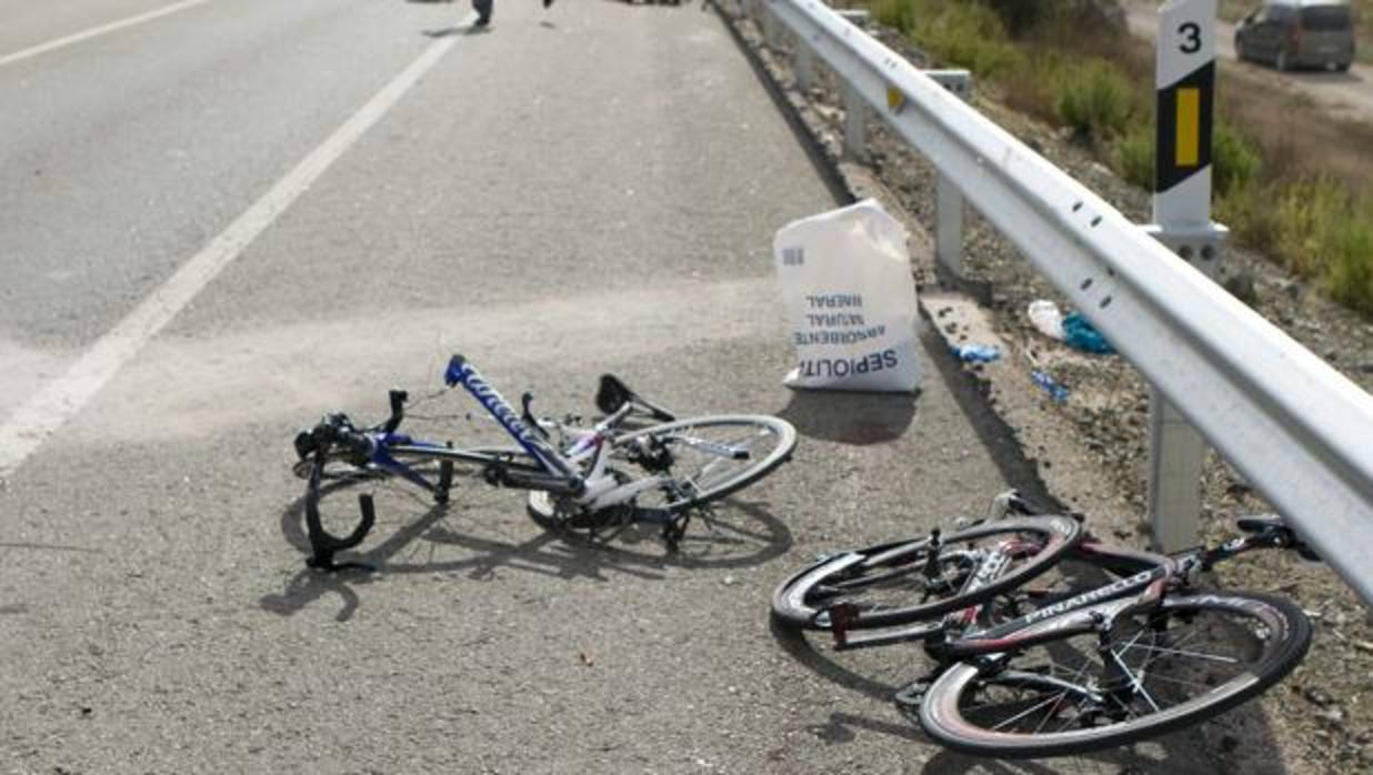 Restos de un accidente en la N-IV a la altura de Los Palacios