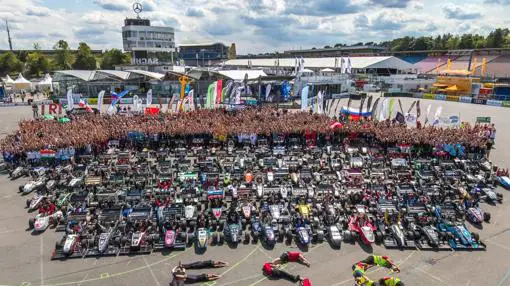 Miles de estudiantes en el mítico circuito alemán