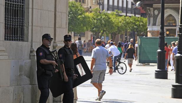 Los comerciantes quieren más control en los accesos al centro histórico de Sevilla