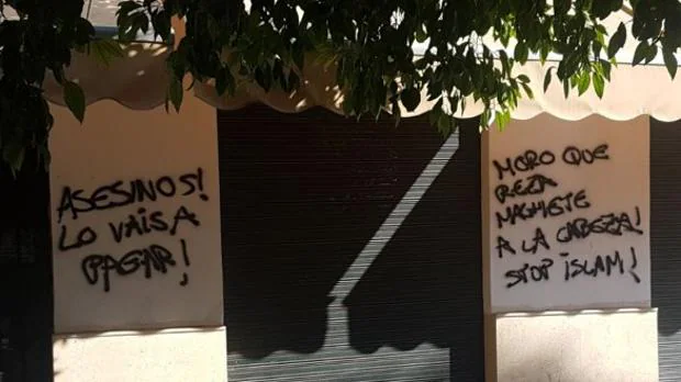 Pintadas xenófobas en una mezquita de Sevilla