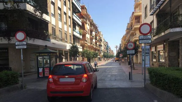 Las calles peatonales de Sevilla, expuestas a la entrada de cualquier vehículo