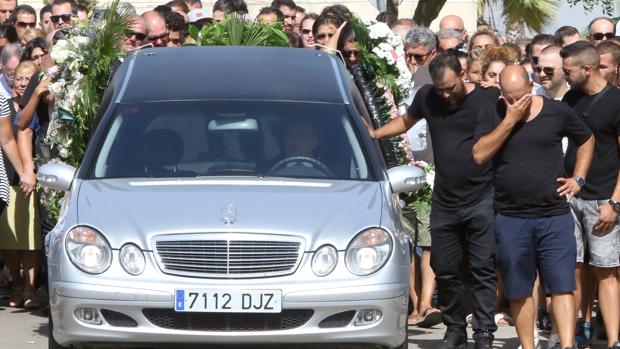 «Traumatismo craneal serio», causa oficial de la muerte de la joven aplastada por el ascensor