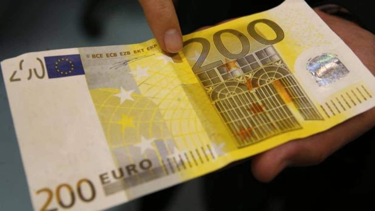 Un billete falso de 200 euros