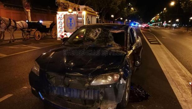 Tres heridos leves al chocar un vehículo contra un coche de caballos en el Paseo Colón