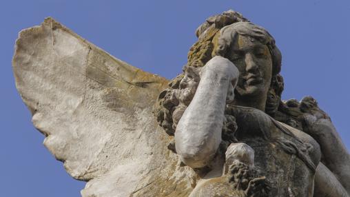 Detalle del estado de conservación de una de las estatuas