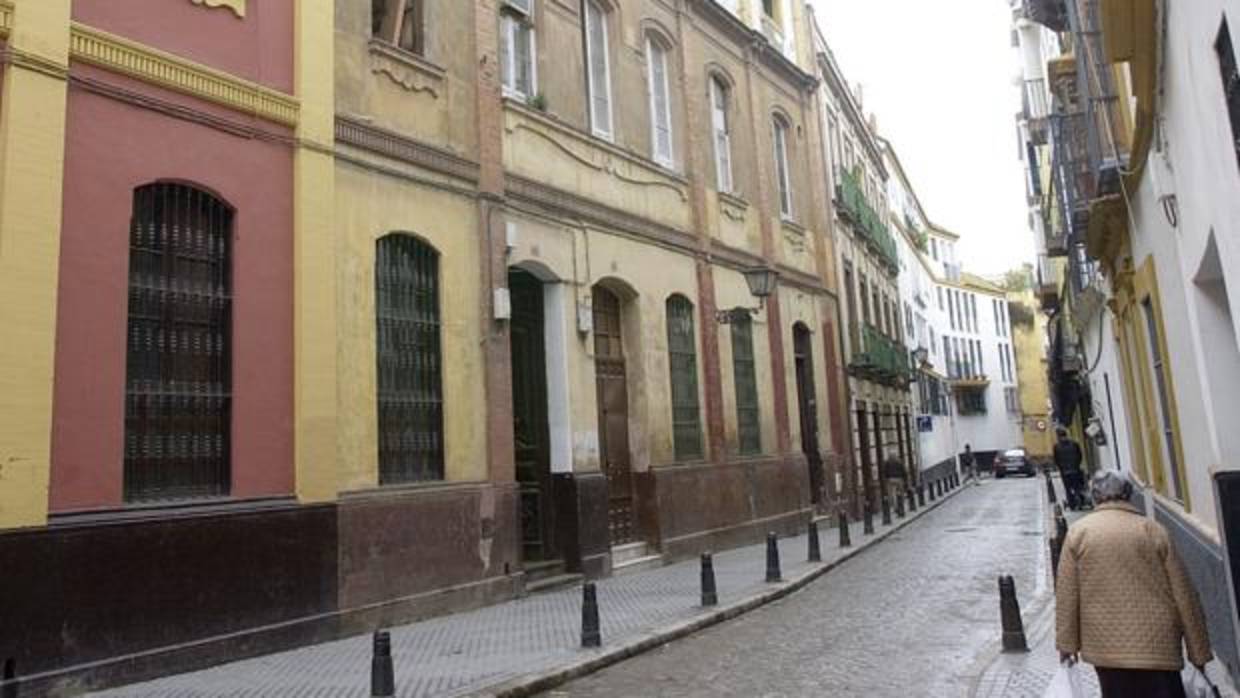 El aparcamiento ilegal de la calle Castellar viene recibiendo sanciones desde hace una década