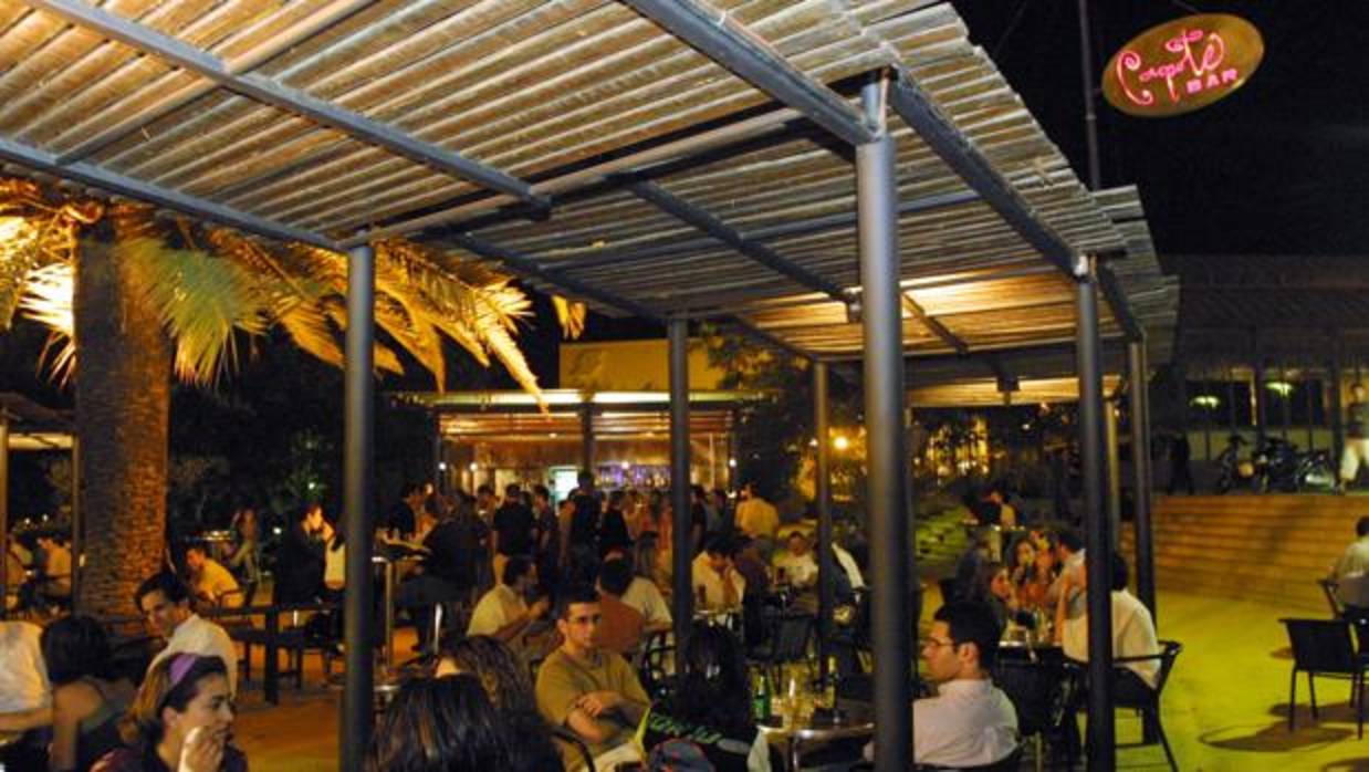 Bar Capote, en el paseo y jardines de la dársena del Guadalquivir