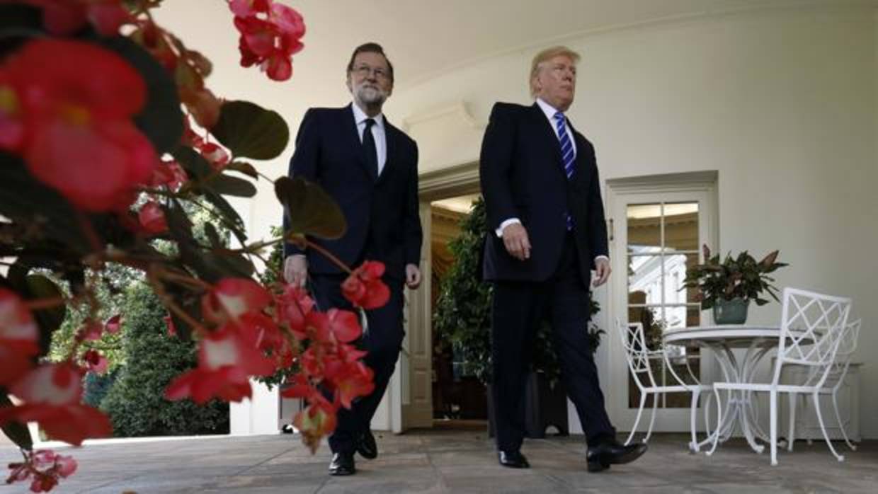 El presidente de España, Mariano Rajoy, junto al presidente de Estados Unidos, Donald Trump