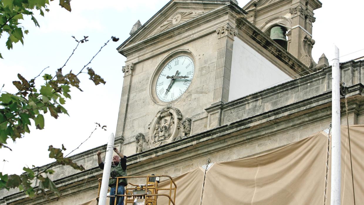 Reloj de la fachada delAyuntamiento de Sevilla