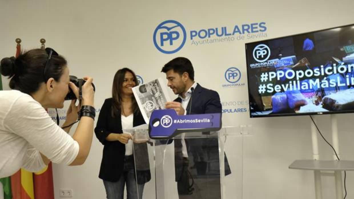 Beltrán Pérez y Evelia Rincón en rueda de prensa