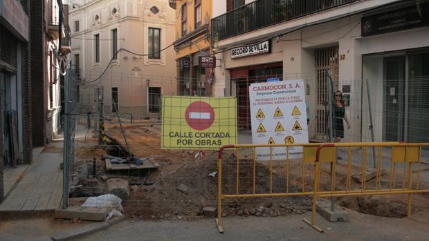 La calle Trajano estará cortada al tráfico una semana antes de que Amor de Dios se vea afectada cinco meses