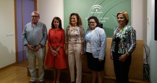 La delegada con su equipo durante la rueda de prensa de este jueves