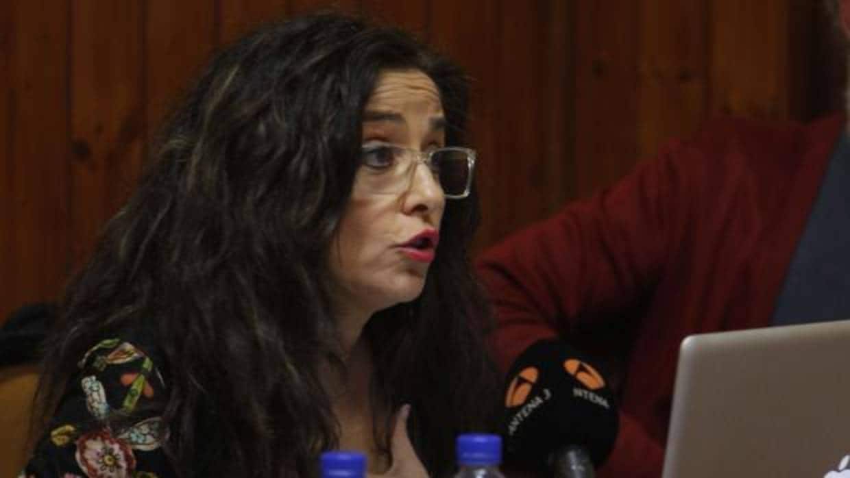 La polémica concejal Carmen López, en un pleno de Castilleja de la Cuesta