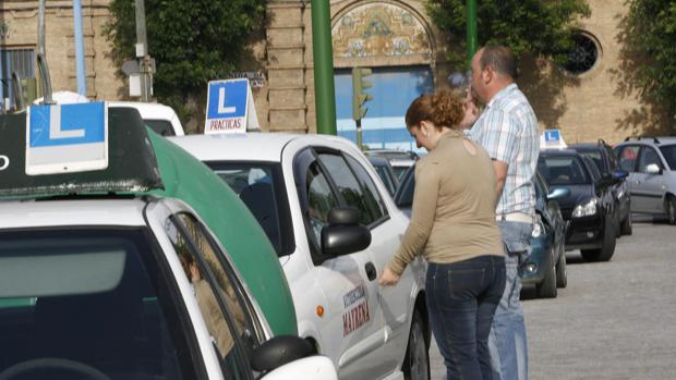 Tráfico realiza más de 28.000 exámenes entre junio y octubre en Sevilla pese a los paros de examinadores