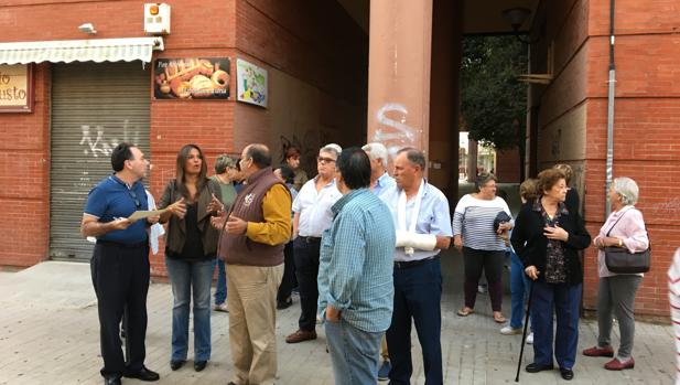 El PP denuncia «la suciedad y abandono» del barrio  Virgen de los Reyes, en el distrito Cerro-Amate