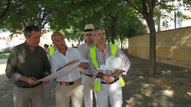 El Ayuntamiento de Sevilla defiende sus inversiones en los barrios de Cerro-Amate