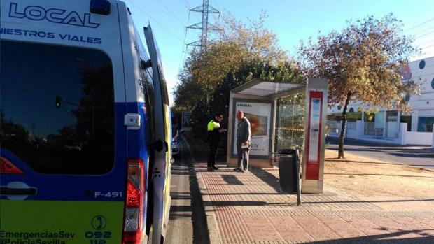 Un camión atrapa a una ciclista en la avenida de Montes Sierra de Sevilla